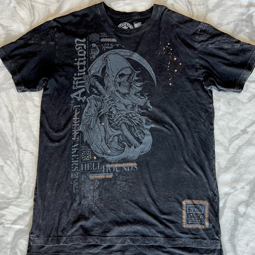 Men’s Affliction elongated T-shirt